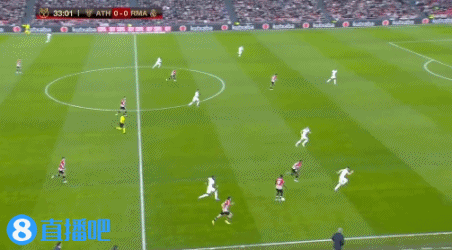 B席：上赛季的表现并不如愿，新赛季我们想提升自己争夺奖杯